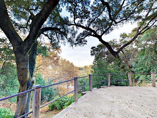 Wooded 1Br + Loft Near Wineries Home - image 8