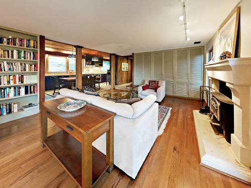 Wooded 1Br + Loft Near Wineries Home - image 9