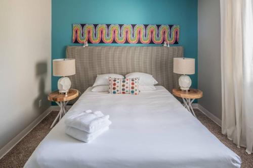 2BR Apt in North Phoenix with Pool by WanderJaunt - main image