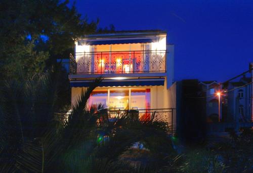 Seaside holiday house Okrug Gornji Ciovo - 8645 