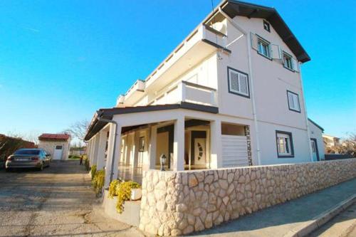  Apartments with a parking space Grbe, Zadar - 14910, Pension in Nin