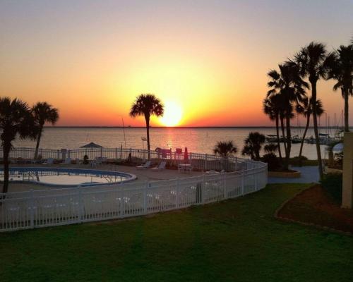 Quality Inn & Suites on the Bay near Pensacola Beach