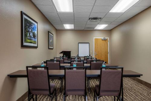 Comfort Inn & Suites Wildwood – The Villages - image 2