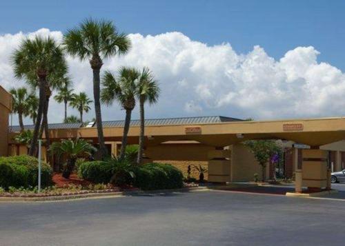 Quality Inn & Suites on the Bay near Pensacola Beach