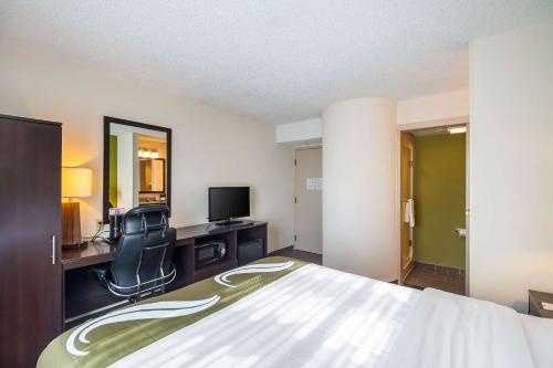 Quality Inn - image 8