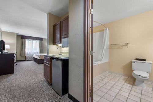 Quality Inn & Suites Lebanon I-65