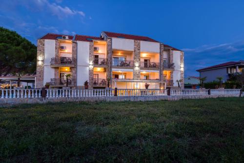  Apartments Bozana, Zaton bei Brodarica