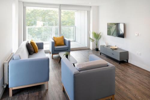 Shared lounge/TV area, Yugo Amnis House in Cork Suburbs