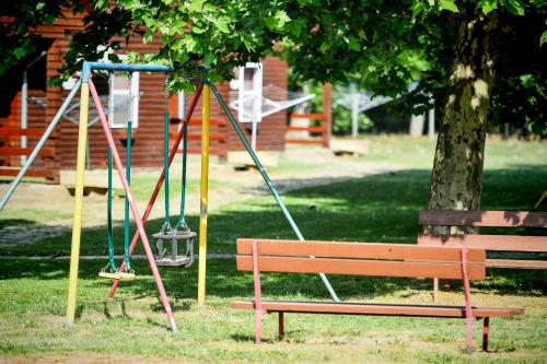 Oliver Inn Camping - image 12