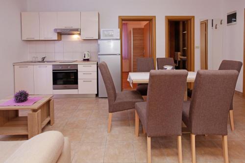 Apartment with Garden View image 10