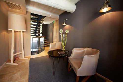 Vestabils, Les Chambres de l'Oustalet, Chambres d'hotes et Restaurant etoile in Beaumes De Venise