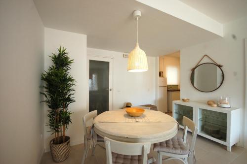 Lets Holidays Carbonera 3 apartment - image 9