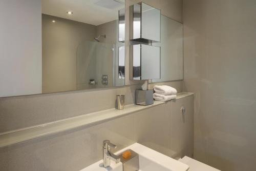 Templeton Place by Supercity Aparthotels - image 10
