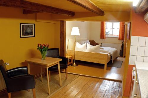 Ferienwohnung Im Damm - private ruhige Terrasse, Parkplatz in Quedlinburg, Deutschland