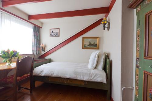 1 twin bed