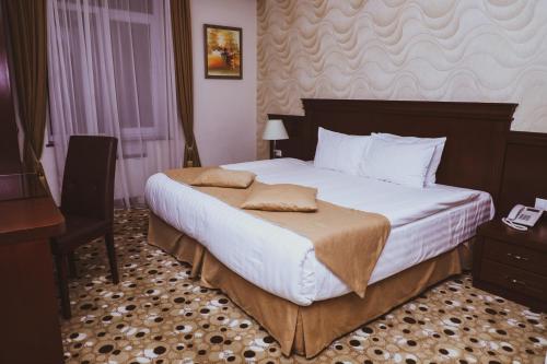 Central Hotel - image 5