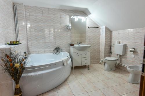 Noblesse House - image 7