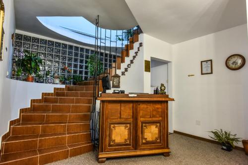 Noblesse House - image 8