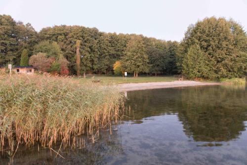 شاطئ, kleineHauszeit das Ferienhaus am Grimnitzsee in جوشيمستال