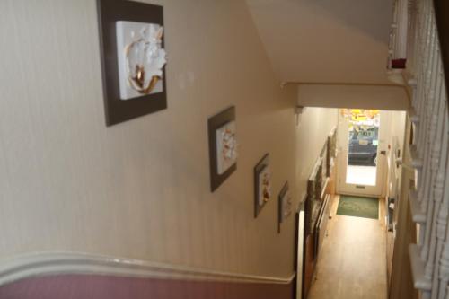 Barry House - image 6