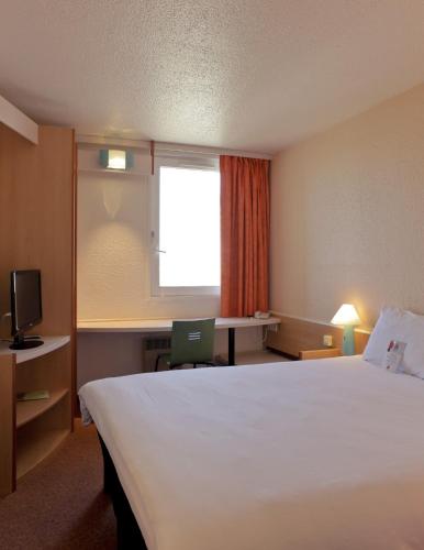 ibis Lyon Est Bron - image 6