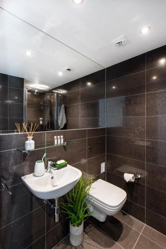 Shower, Yugo Amnis House in Cork Suburbs