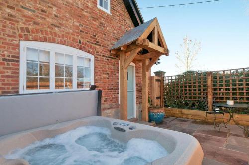 The Annexe with Hot Tub