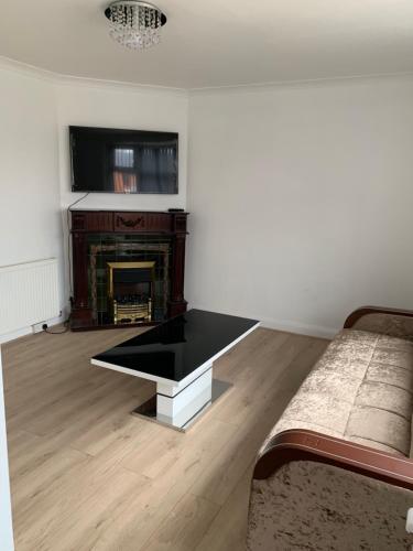Holiday Home 142, Longford, London