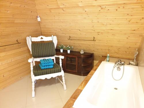 ห้องน้ำ, DOM GOSCINNY PTASZARNIA - NATURA-Free PARKING in การ์ซิบูร์