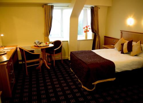 Bush Hotel - main image