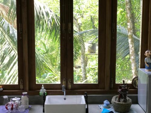Villa Sooriya Weaving