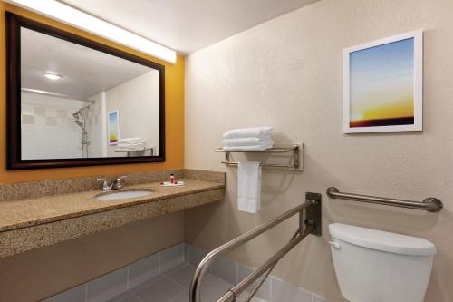 Days Inn by Wyndham Miami International Airport - image 7