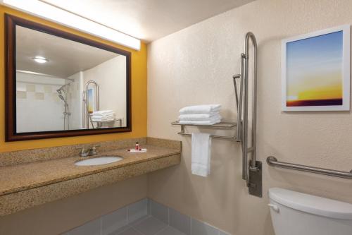 Days Inn by Wyndham Miami International Airport - image 10