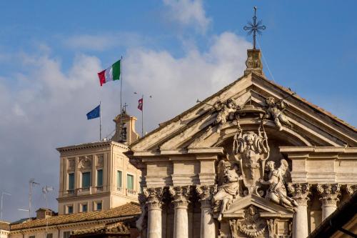 Trevi Ab Aeterno - Amazing View of the Trevi Fountain