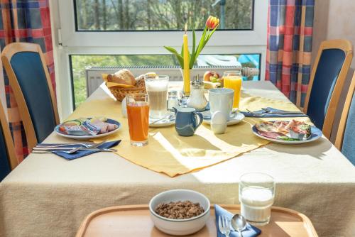 Ételek és italok, Hotel Am Wiesenweg l 24h check-in in Hausen bei Wurzburg