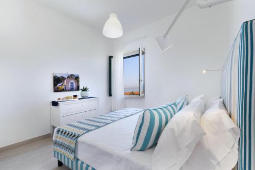One-Bedroom Apartment image 4
