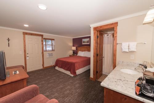 The Maxwell Inn – Estes Park, CO