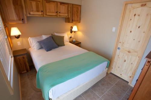 2 bedrooms, 3 beds