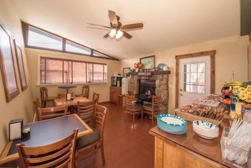 The Maxwell Inn – Estes Park, CO
