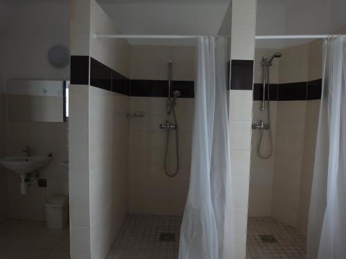 Habitación Doble con baño compartido - 2 camas