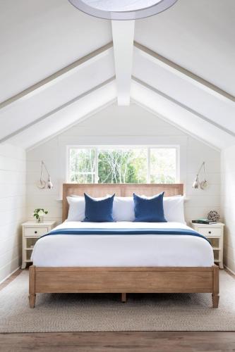 1 queen bed, 2 twin beds