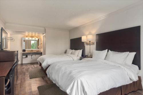 Fairway Inn - image 9