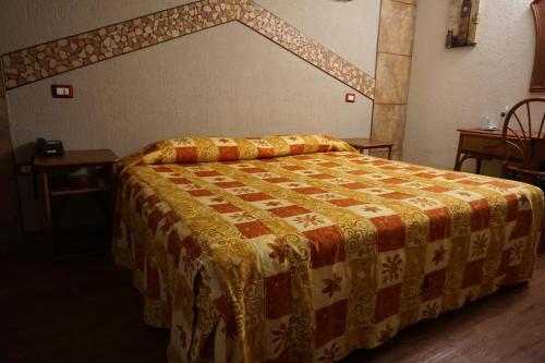 Hotel Plaza Crystal – Jalapa, CA
