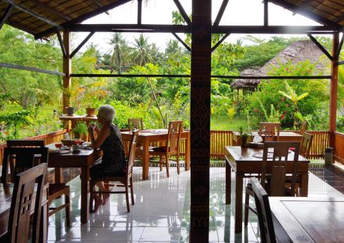 Restorāns, Budi Sun Resort in Waigete