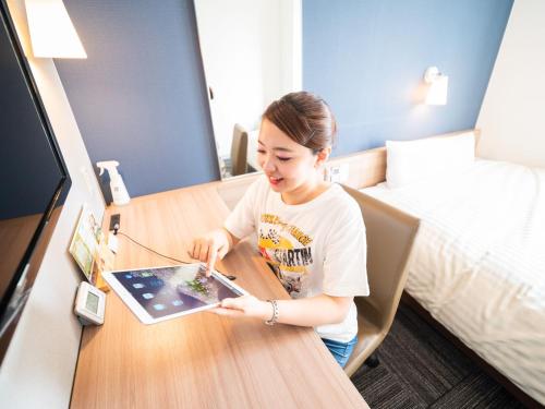 room detail thumbnail 2