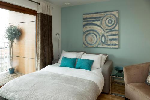 Exclusive Tower Bridge Apartment - image 3