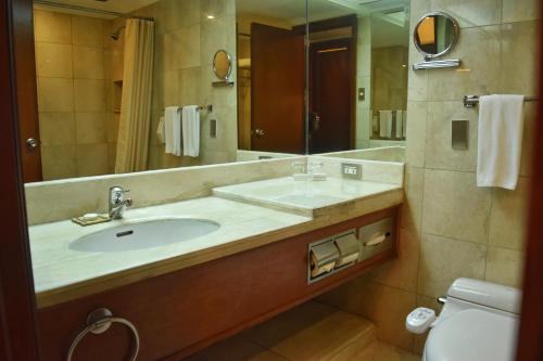 Bathroom, Manila Prince Hotel near Old Swiss Inn