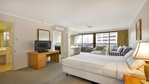 Studio with balcony at College St - image 9