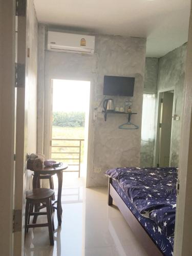 You In House URT Surathani Airport Set in a prime location of Suratthani, Youinhouse puts everything the city has to offer just outside your doorstep. The property features a wide range of facilities to make your stay a pleasant experi