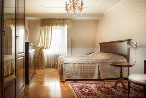 Suite with Wellness and Swimming Pool Access image 1